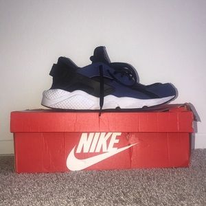 Black and blue huaraches